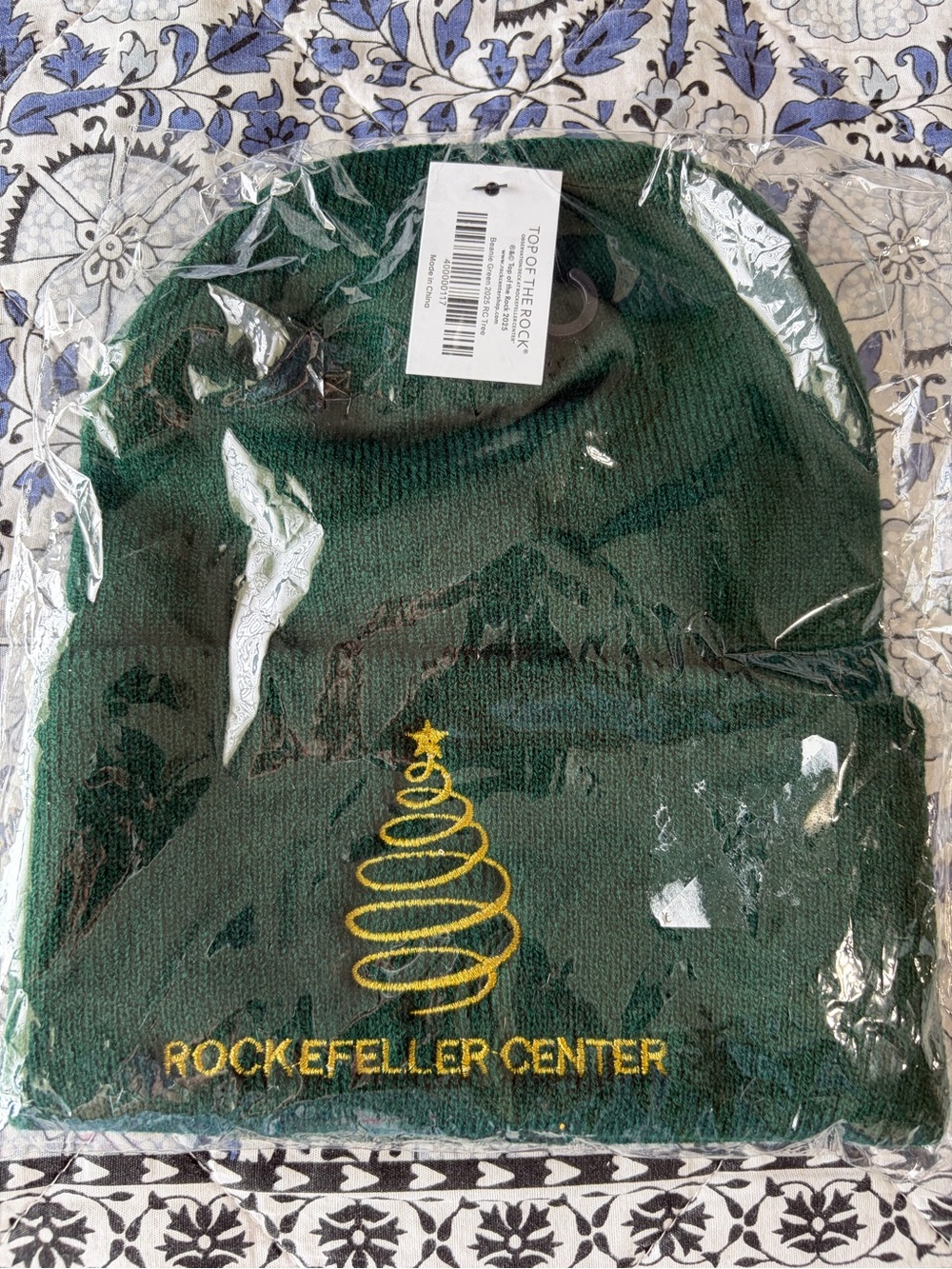 NWT Rockefeller Center Christmas tree beanie iconic NYC